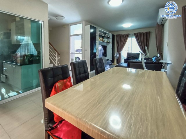 *****บ้านเดี่ยวมือสองย่านกรุงเทพมหานคร ม.โฮมเพลส เดอะพาร์ค วงแหวน-พระราม9 เนื้อที่กว้างขวางมากถึง 51 ตร.ว. ฟังก์ชัน 3 ห้องนอน 2 ห้องน้ำ 2 ที่จอดรถ แถมฟรี! 4 เครื่องปรับอากาศ และเฟอร์นิเจอร์ทั้งหลัง บนทำเลดี ใกล้สุวรรณภูมิ และทางด่วน "มอเตอร์เวย์ พระราม9"